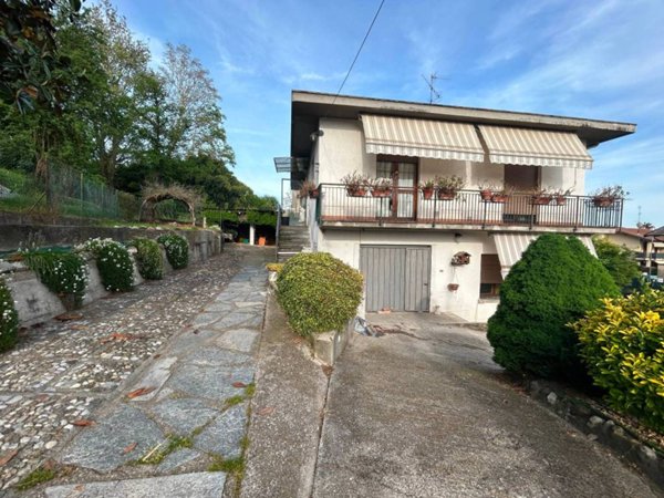 casa indipendente in vendita a Malnate