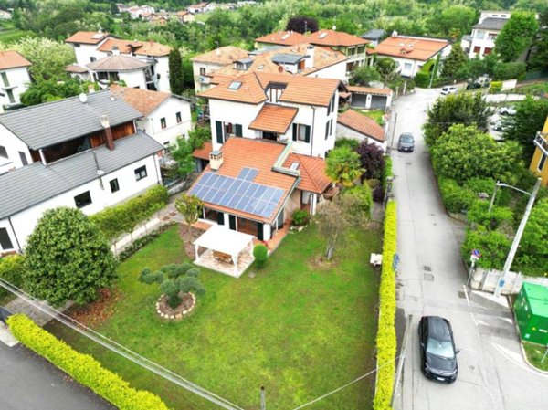 casa indipendente in vendita a Malnate
