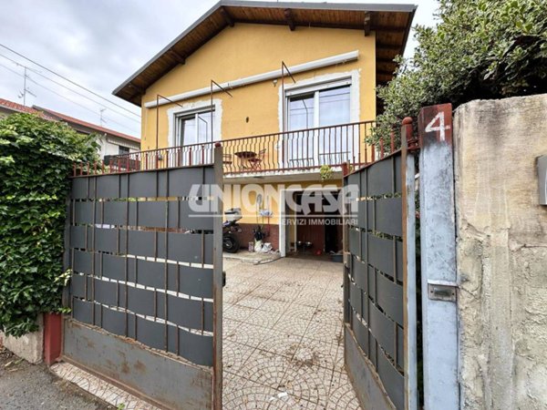 casa indipendente in vendita a Malnate
