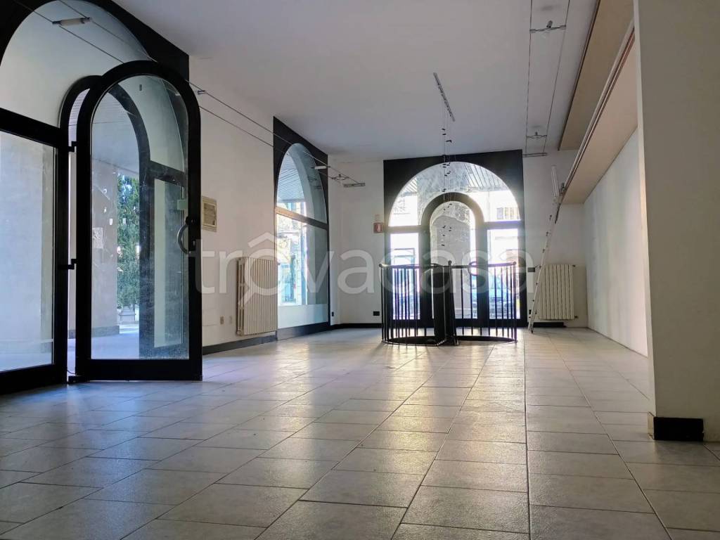 negozio in vendita a Malnate