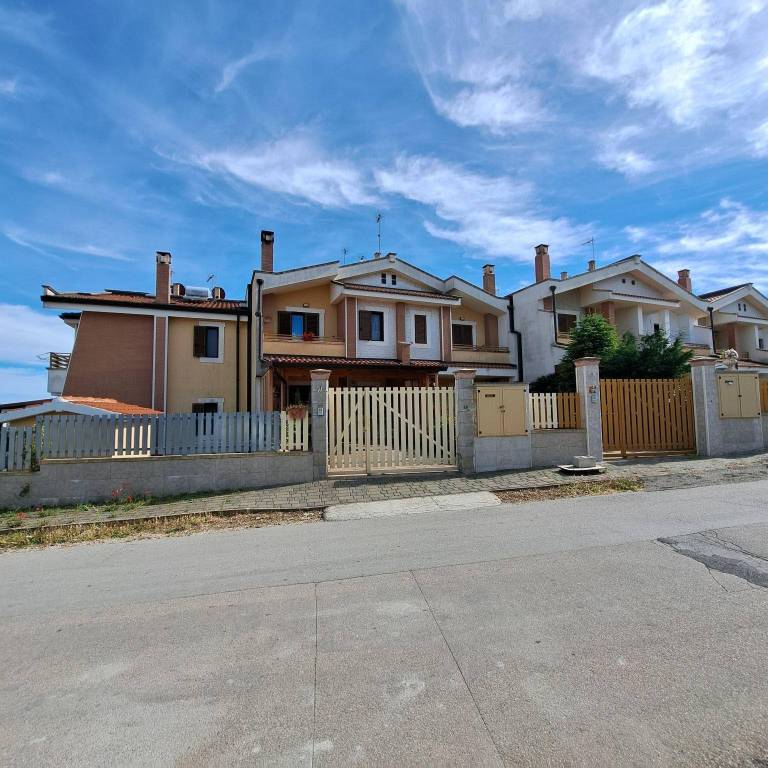 casa indipendente in vendita a Malnate in zona San Salvatore