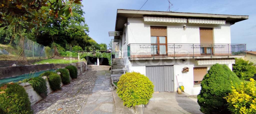 casa indipendente in vendita a Malnate