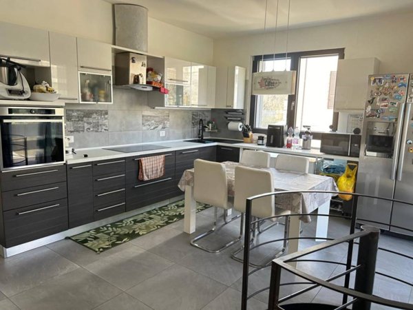 casa indipendente in vendita a Malnate