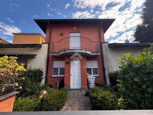 casa indipendente in vendita a Malnate