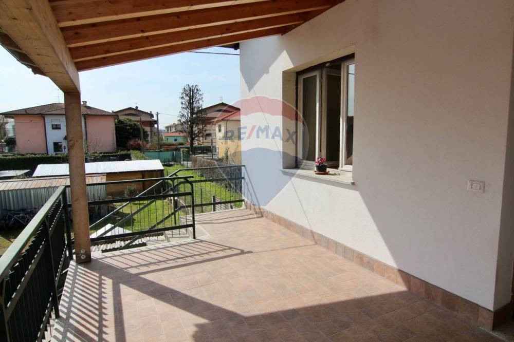 casa indipendente in vendita a Malnate