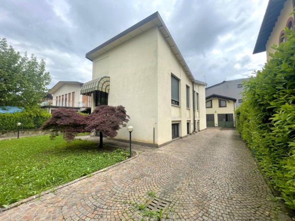 casa indipendente in vendita a Malnate