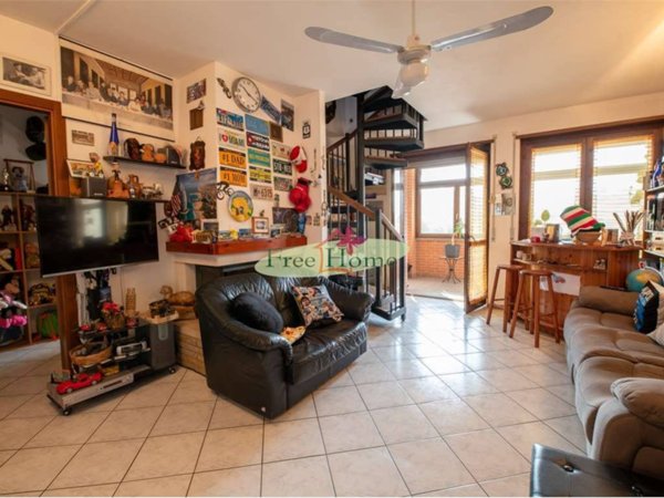 casa indipendente in vendita a Malnate