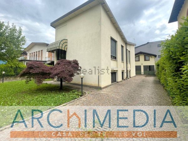 casa indipendente in vendita a Malnate
