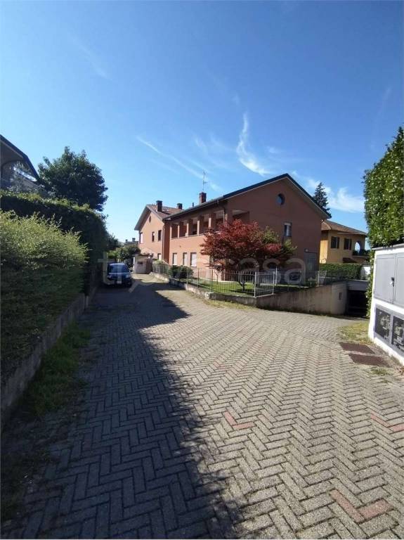 casa indipendente in vendita a Malnate