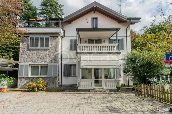 casa indipendente in vendita a Malnate