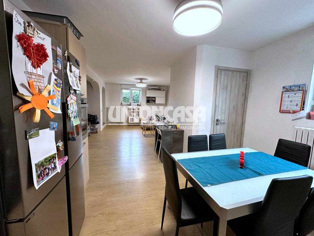 casa indipendente in vendita a Malnate