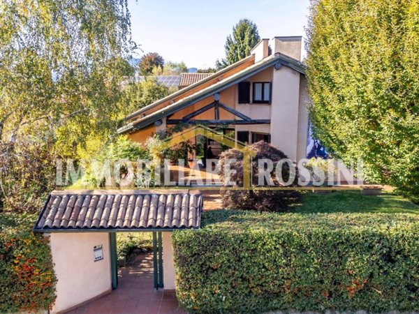 casa indipendente in vendita a Malnate