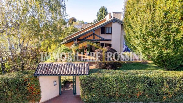 casa indipendente in vendita a Malnate