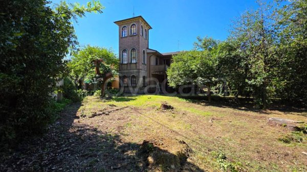 casa indipendente in vendita a Malnate