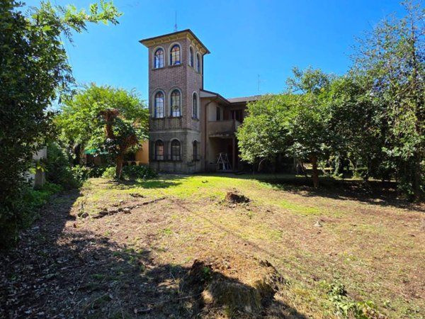 casa indipendente in vendita a Malnate