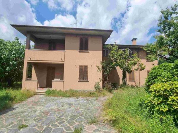 casa indipendente in vendita a Malnate