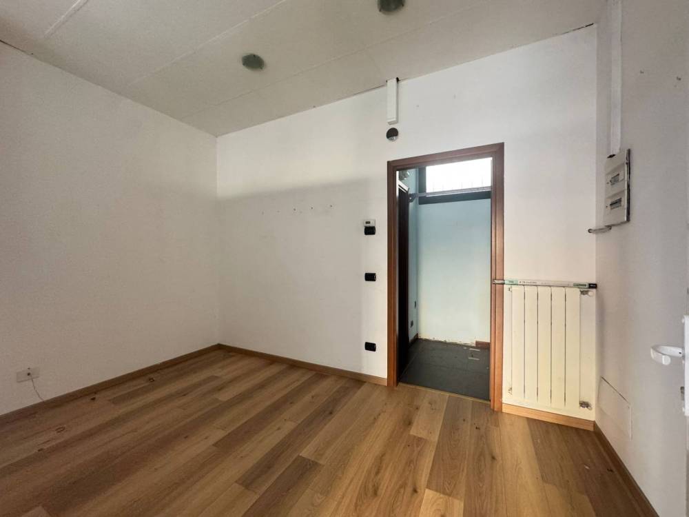 negozio in vendita a Malnate