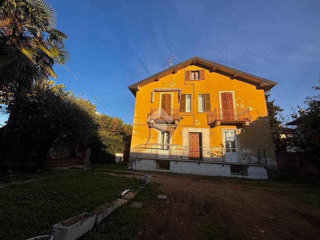 appartamento in vendita a Malnate