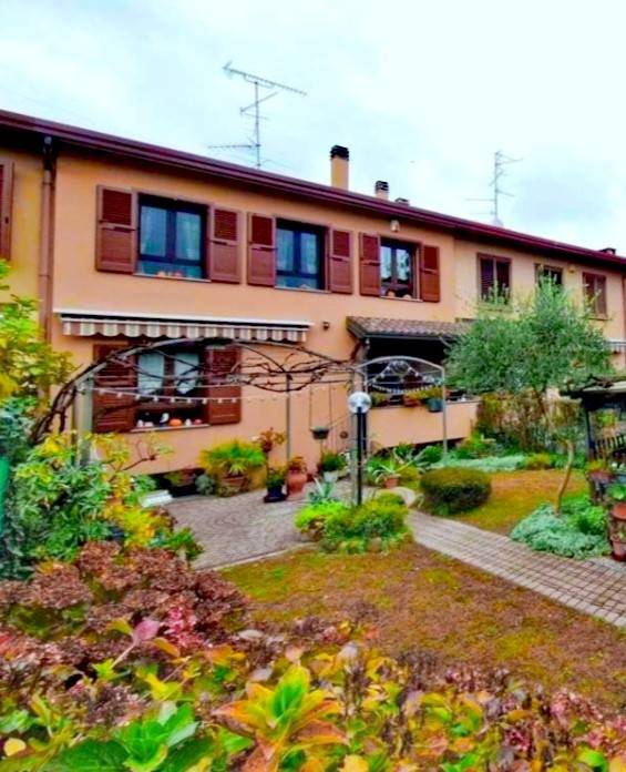 casa indipendente in vendita a Malnate