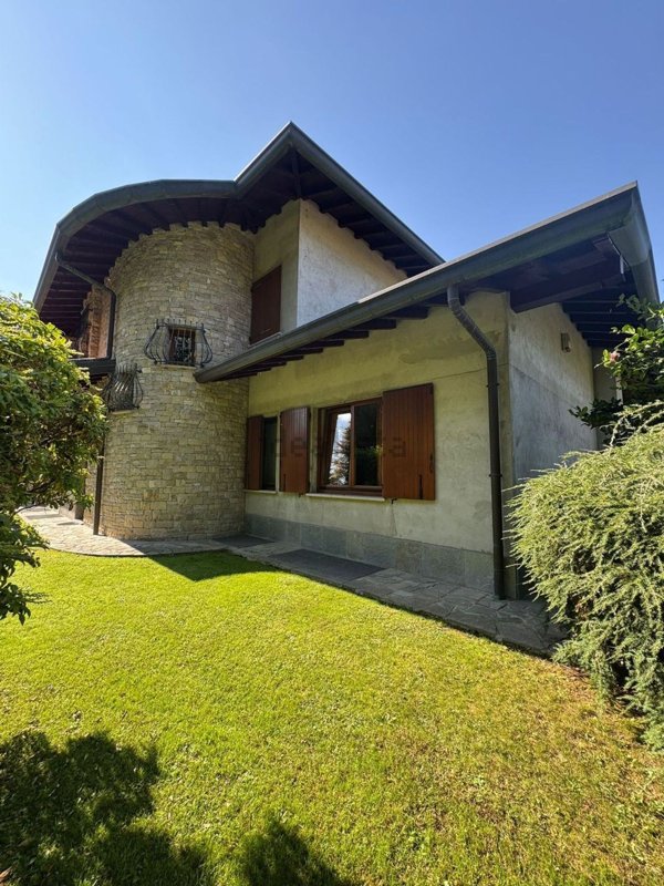 casa indipendente in vendita a Malnate