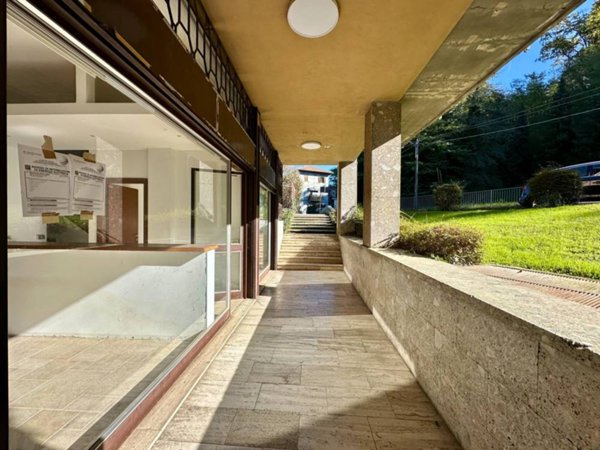 negozio in vendita a Malnate