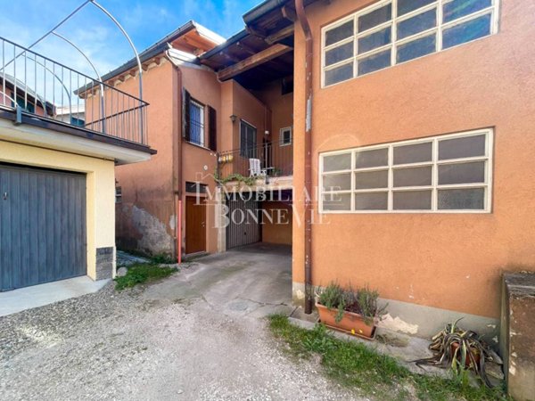 casa indipendente in vendita a Malnate