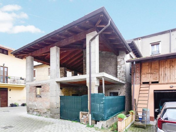 casa indipendente in vendita a Malnate