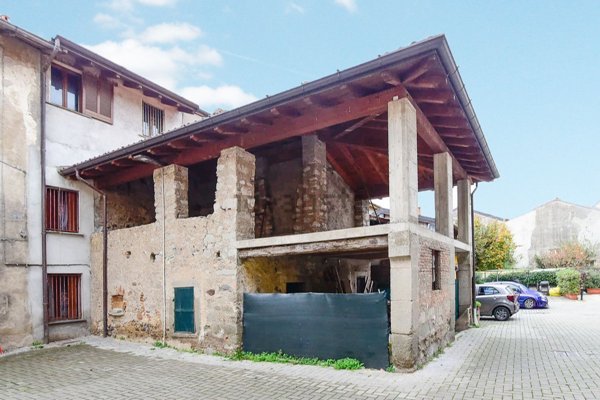 casa indipendente in vendita a Malnate