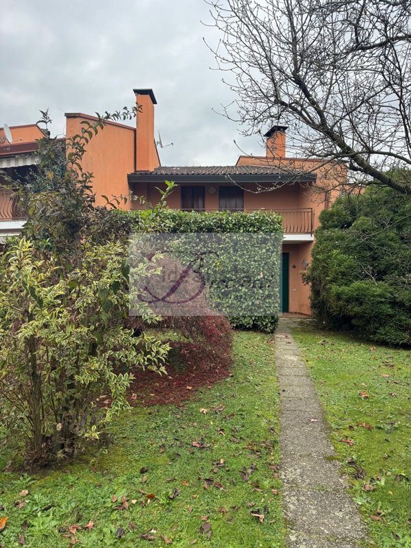casa indipendente in vendita a Malnate