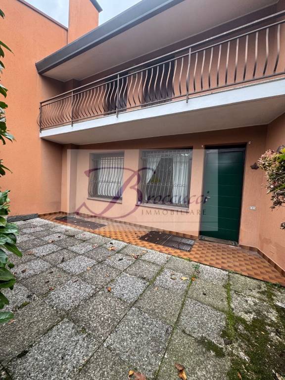 casa indipendente in vendita a Malnate