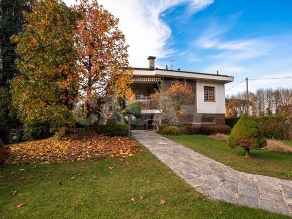 casa indipendente in vendita a Malnate