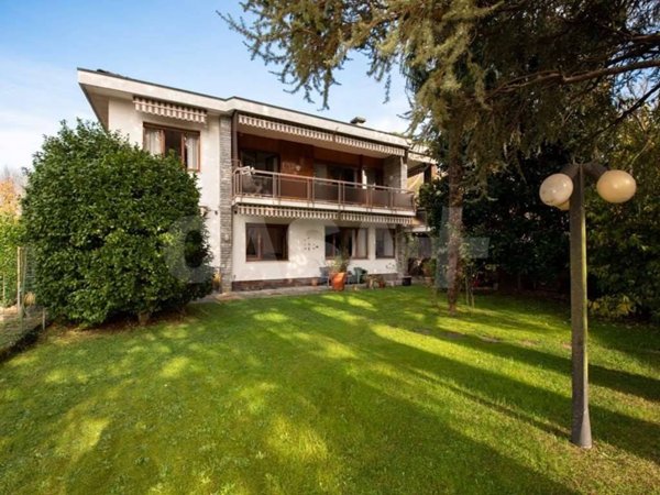 casa indipendente in vendita a Malnate