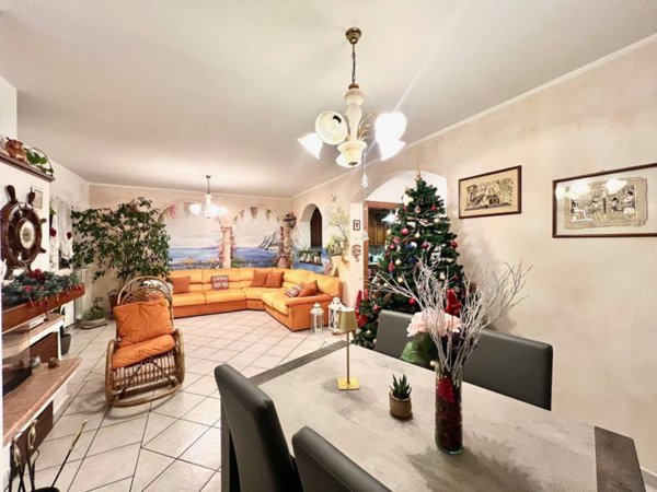 casa indipendente in vendita a Malnate