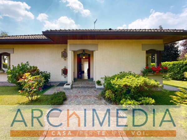 casa indipendente in vendita a Malnate