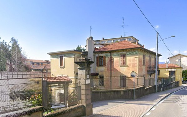 casa indipendente in vendita a Malnate