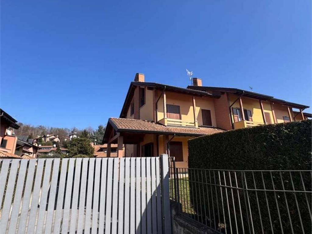 casa indipendente in vendita a Malnate