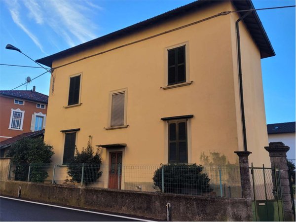 casa indipendente in vendita a Malnate
