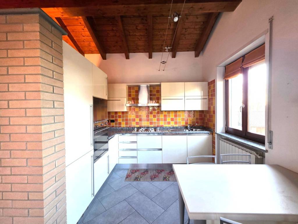 appartamento in vendita a Malnate in zona San Salvatore