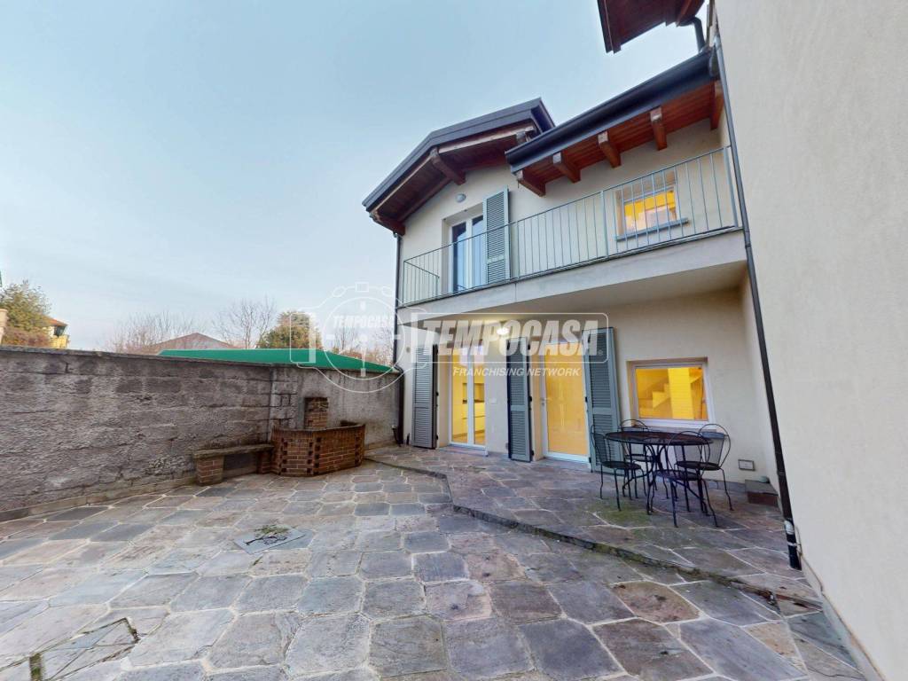 casa indipendente in vendita a Malnate