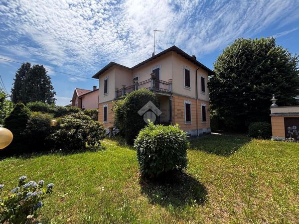 casa indipendente in vendita a Malnate