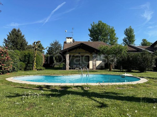 casa indipendente in vendita a Malnate