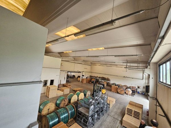 locale commerciale in vendita a Malnate