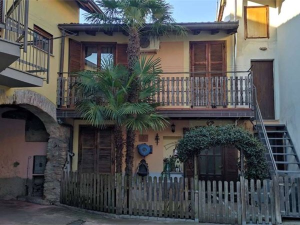 casa indipendente in vendita a Malnate