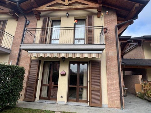 casa indipendente in vendita a Malnate