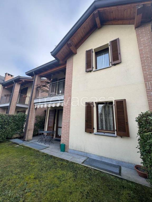 casa indipendente in vendita a Malnate