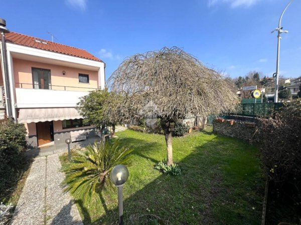 casa indipendente in vendita a Malnate