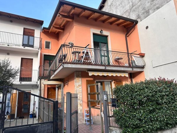 casa indipendente in vendita a Malnate