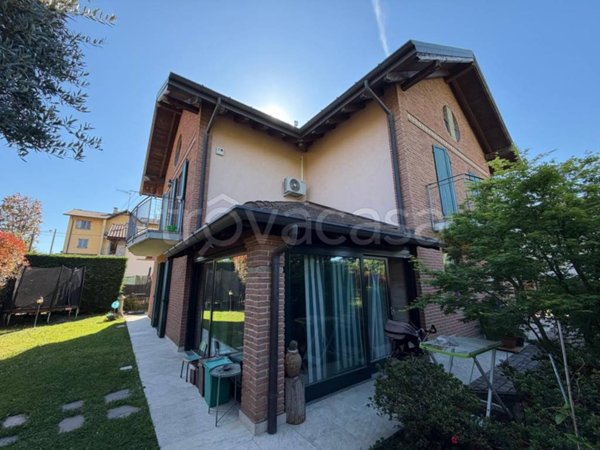 casa indipendente in vendita a Malnate