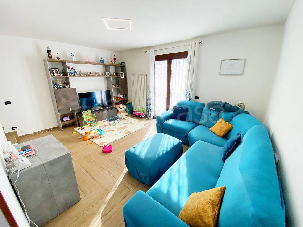 casa indipendente in vendita a Malnate