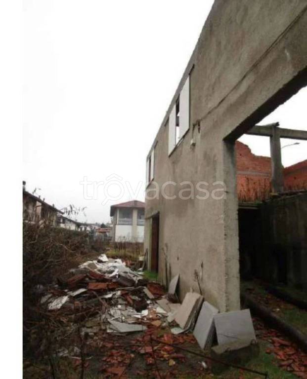 locale commerciale in vendita a Malnate